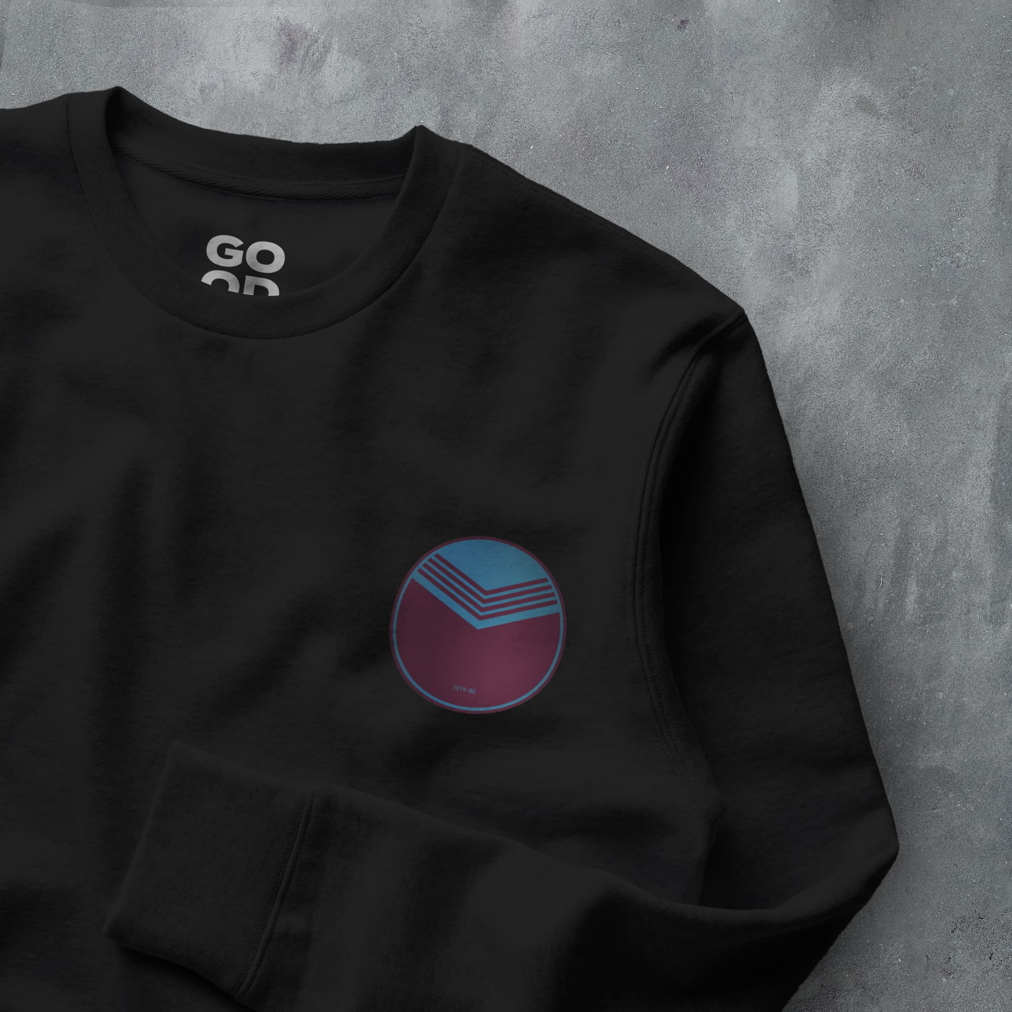 a black sweatshirt with the word go on it