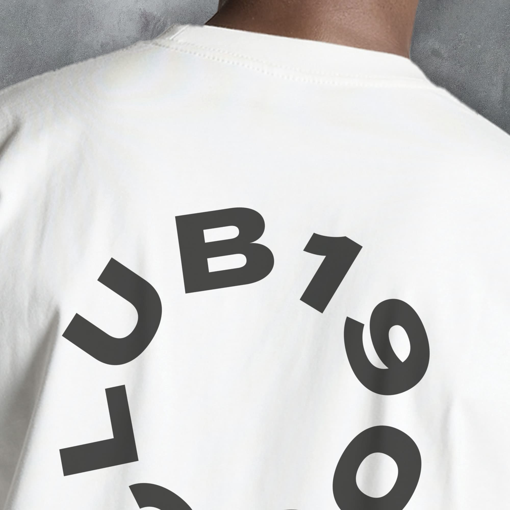 Huddersfield 'Club' Football T-Shirt (Circle)